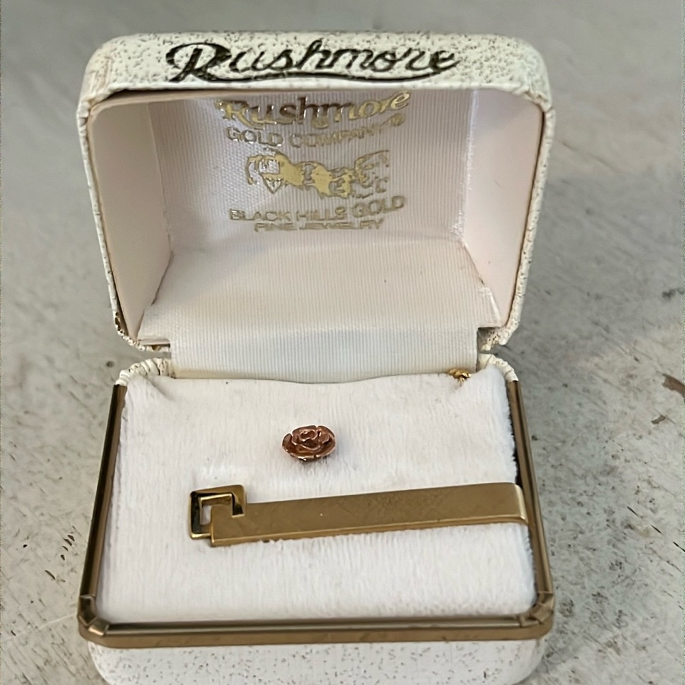 12k Rushmore Black hills gold tie tack + bonus clip